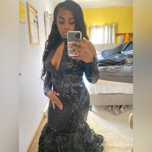 Prom dress only been worn once it’s been fitted a lil in the boob era